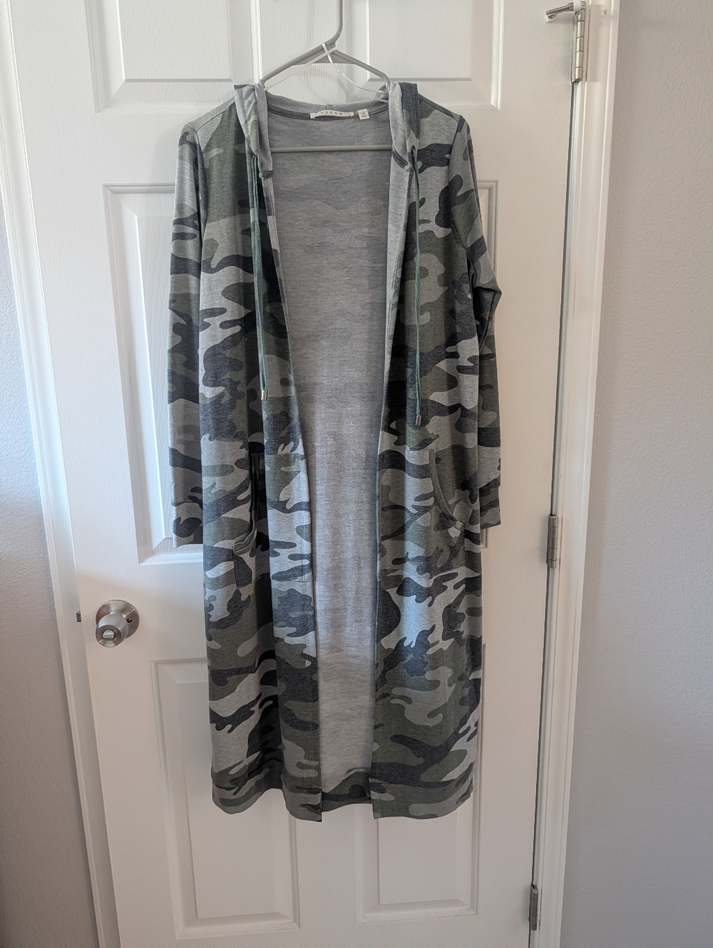 Camo Hooded Duster with pockets.  NWOT